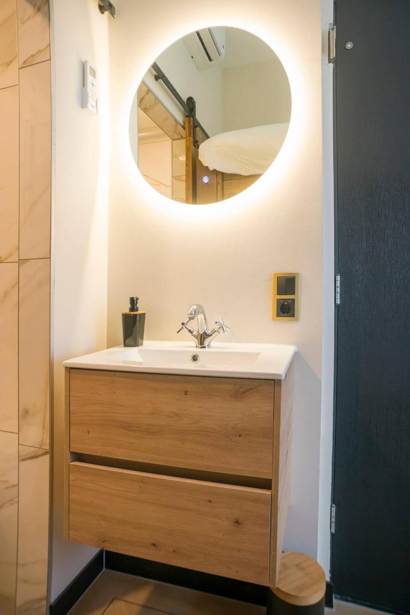 Petite Room With Wifi, Ac, And Shared Kitchen Τίλμπουργκ Εξωτερικό φωτογραφία