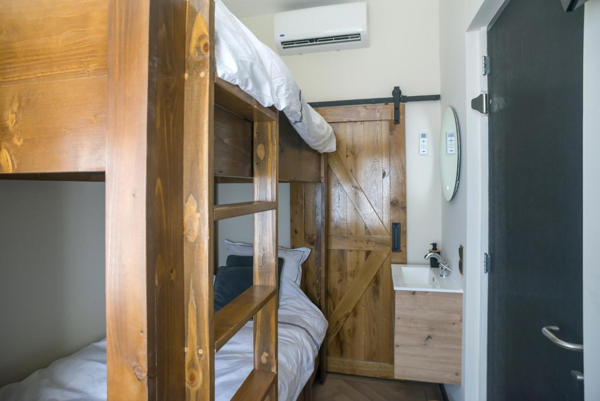 Petite Room With Wifi, Ac, And Shared Kitchen Τίλμπουργκ Εξωτερικό φωτογραφία